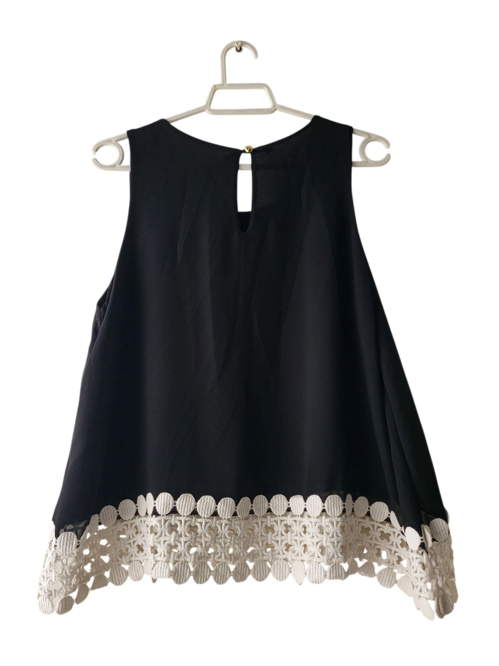 Blusa negra con encaje blanco  – photo 5